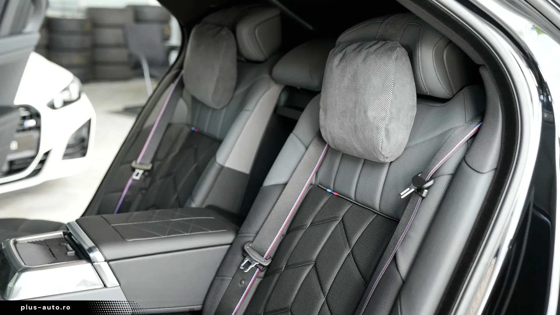 BMW 740d xDrive M SPORT PRO   Finanțare Leasing