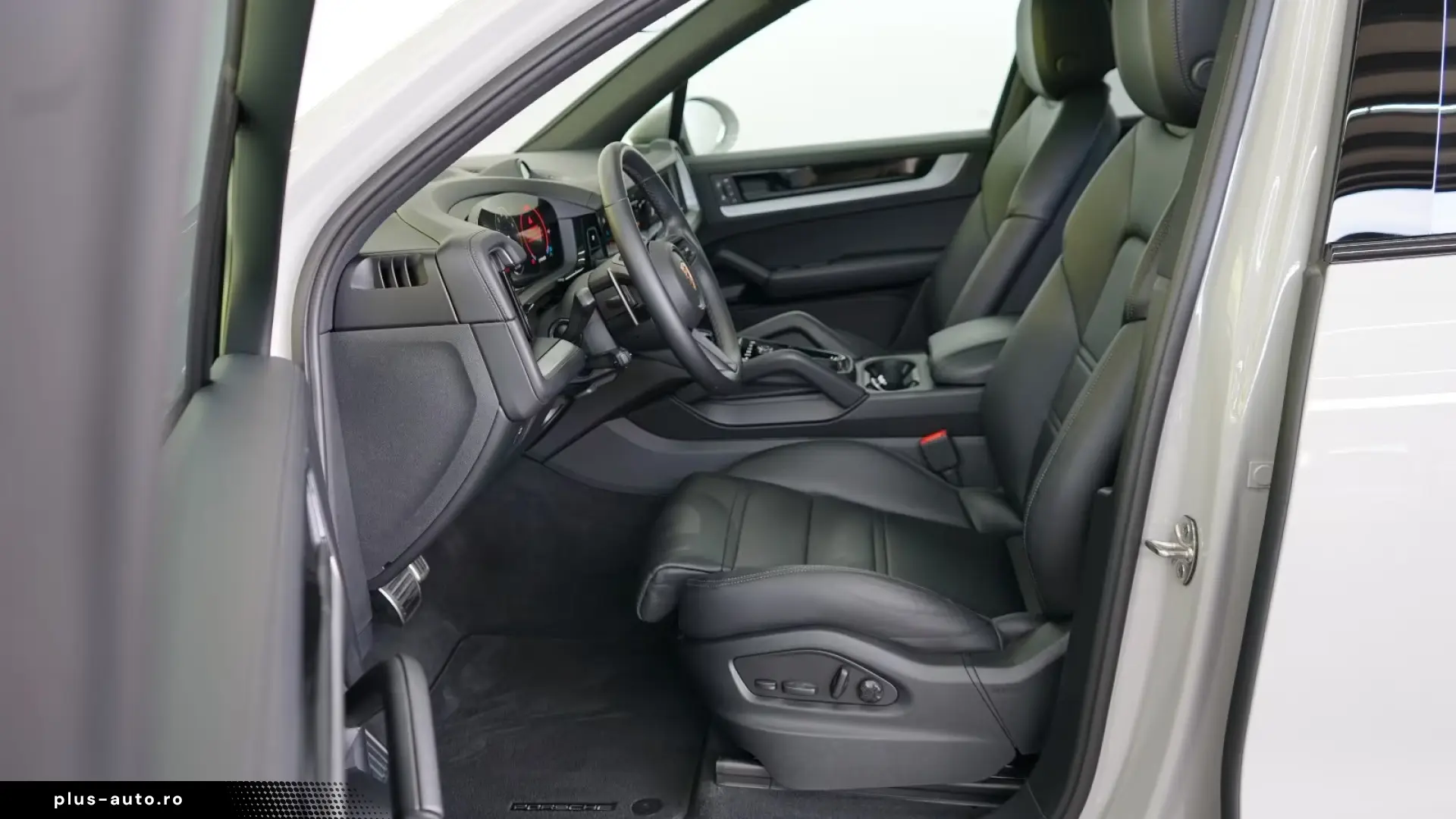 Porsche Cayenne E-Hybrid   Finanțare Leasing