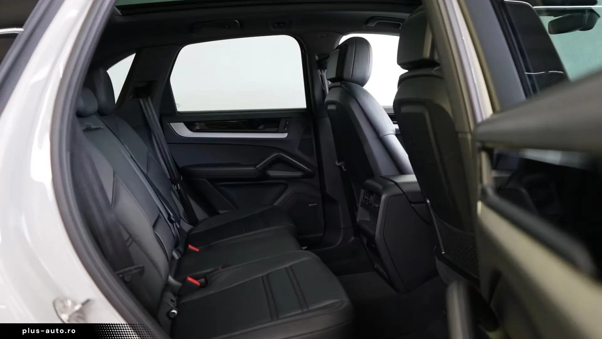 Porsche Cayenne E-Hybrid   Finanțare Leasing