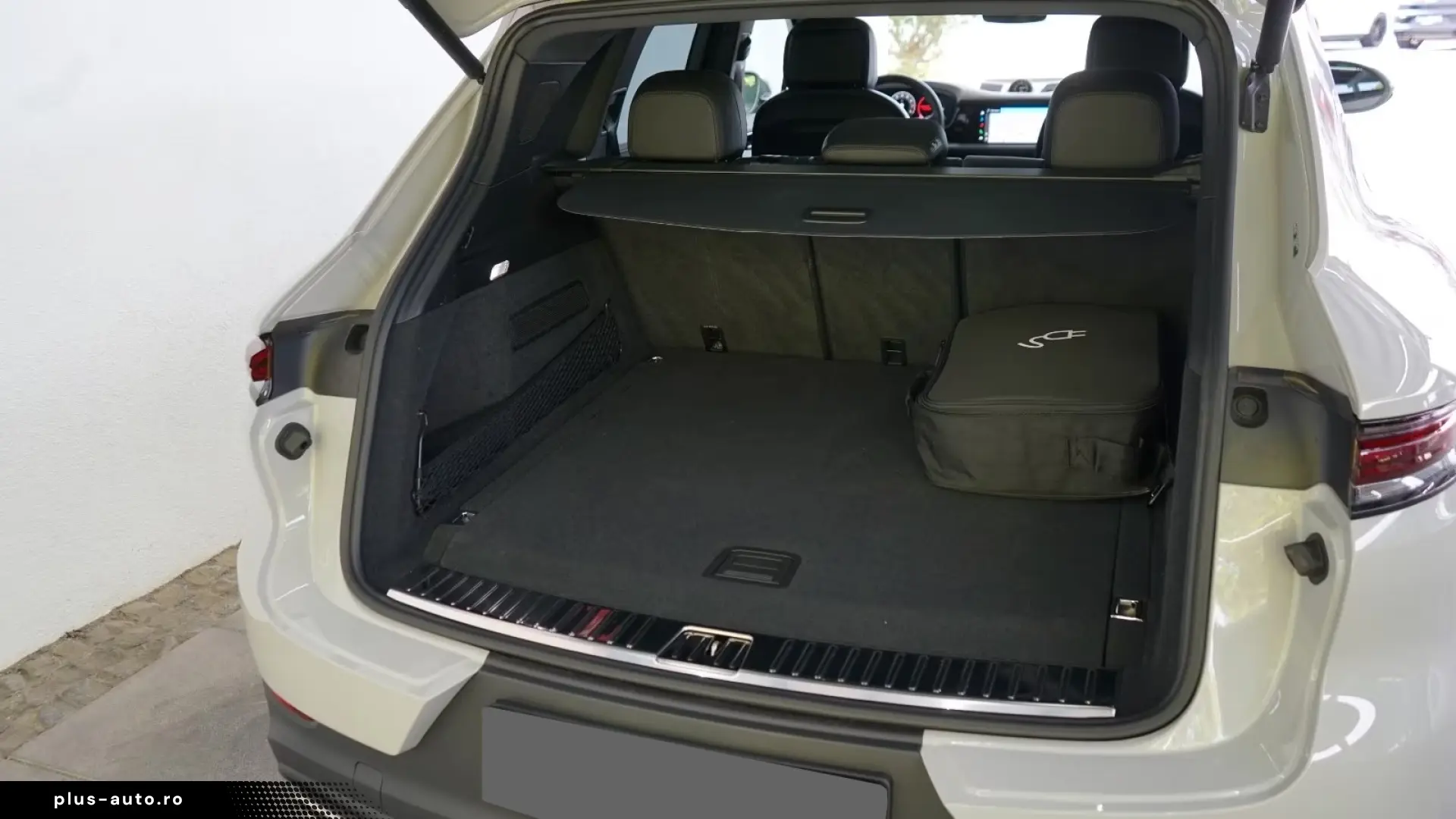 Porsche Cayenne E-Hybrid   Finanțare Leasing