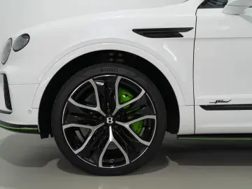 BENTLEY Bentayga V8 Speed  CC-Brakes Akrapovic