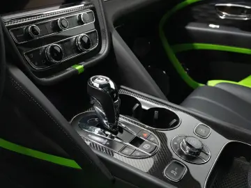 BENTLEY Bentayga V8 Speed  CC-Brakes Akrapovic