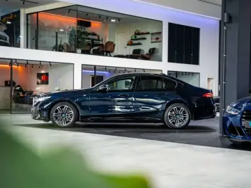 BMW 550 5 Serie 550e PHEV - M Sport - xDrive - Bower