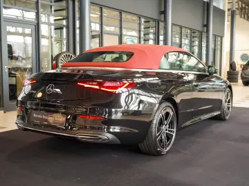 MERCEDES-BENZ CLE 220 d Cabrio macchiato rotes Verde…