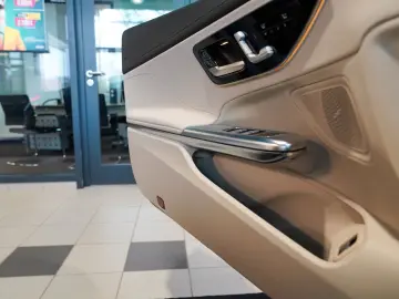 MERCEDES-BENZ CLE 220 d Cabrio macchiato rotes Verde…