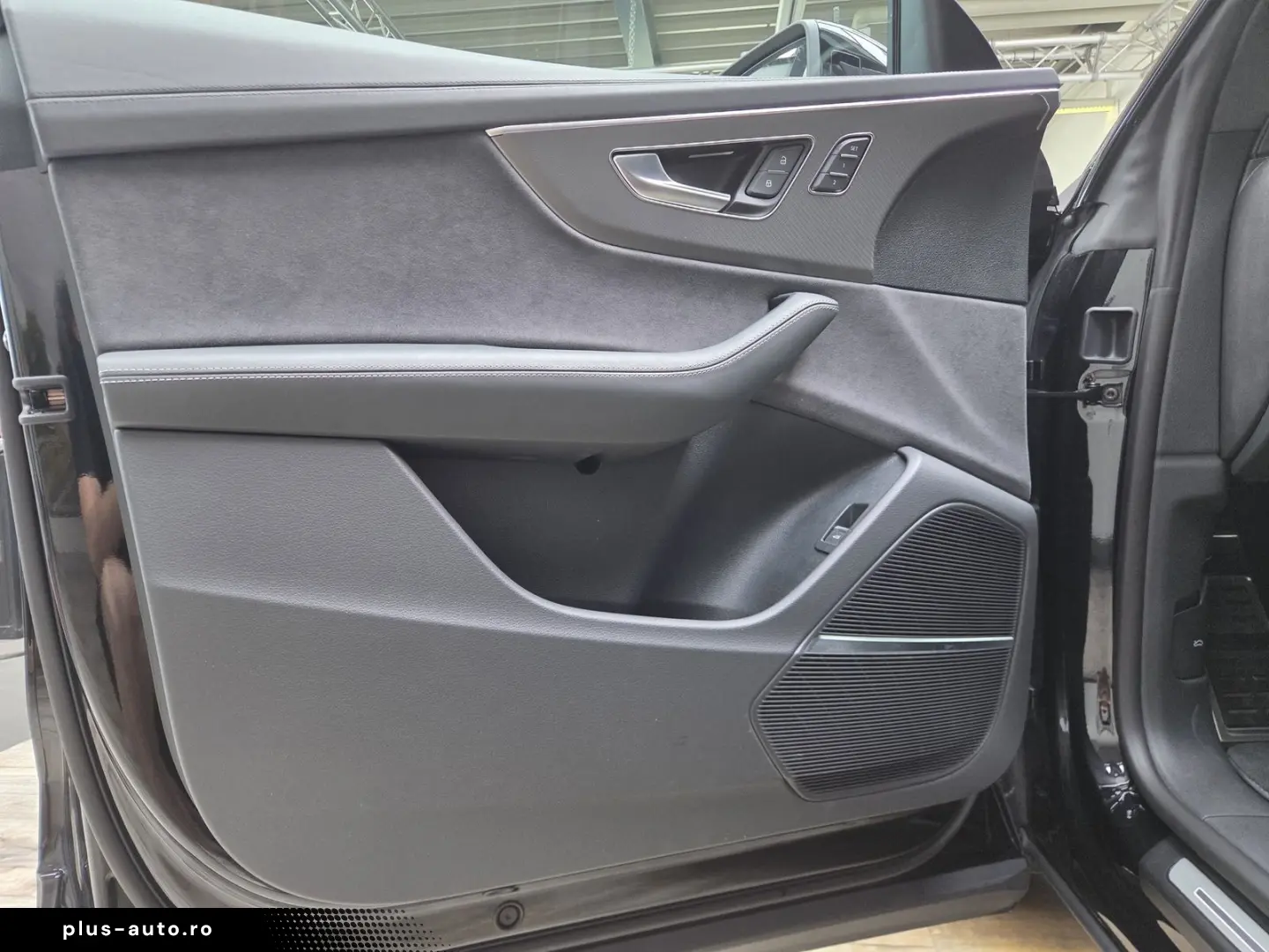 AUDI RSQ8 Sportabgas AHK Standhzg. Black  RS-Design