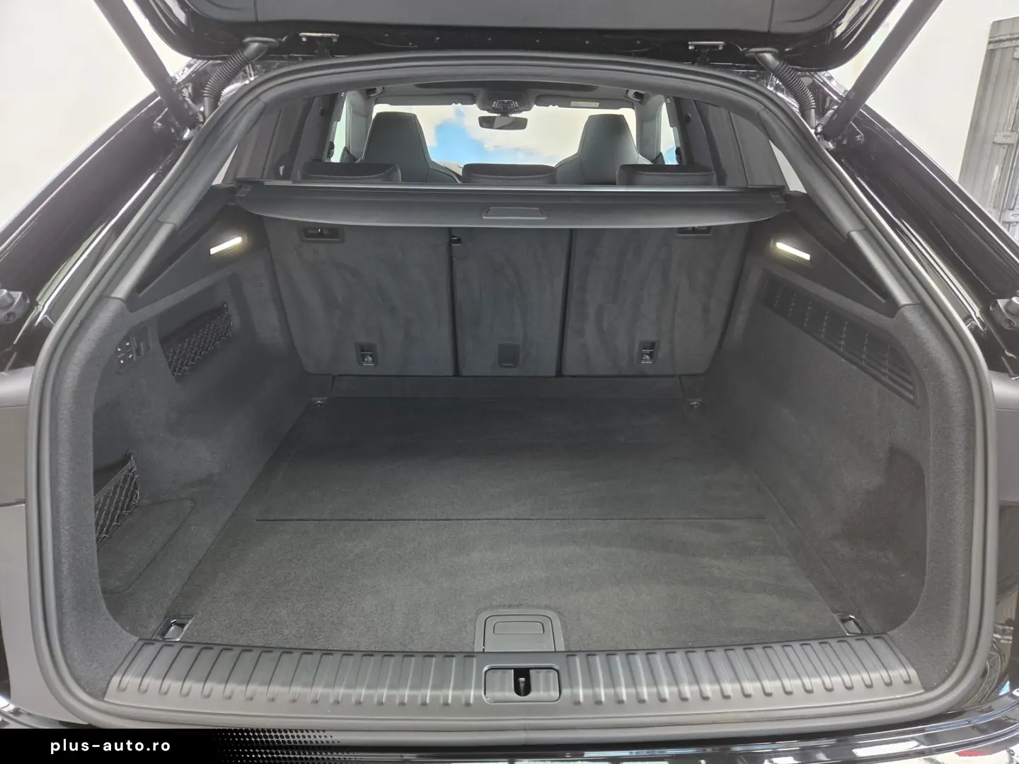 AUDI RSQ8 Sportabgas AHK Standhzg. Black  RS-Design