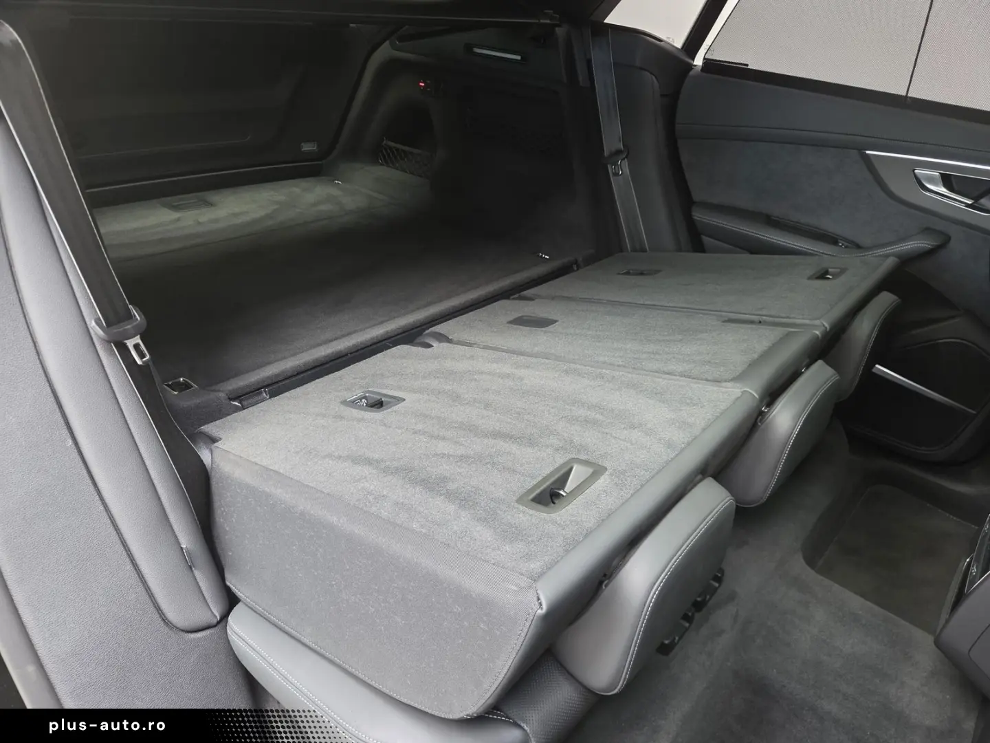 AUDI RSQ8 Sportabgas AHK Standhzg. Black  RS-Design