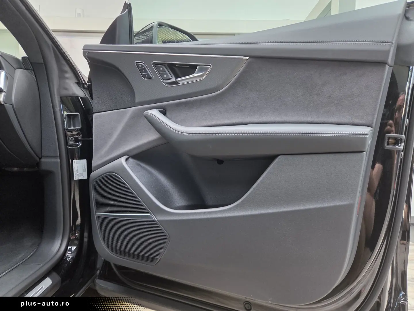 AUDI RSQ8 Sportabgas AHK Standhzg. Black  RS-Design