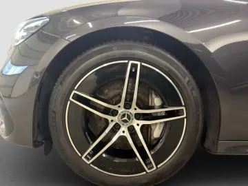 MERCEDES-BENZ E 220 d 4MATIC Limousine AMG NightPaket 360