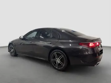 MERCEDES-BENZ E 220 d 4MATIC Limousine AMG NightPaket 360