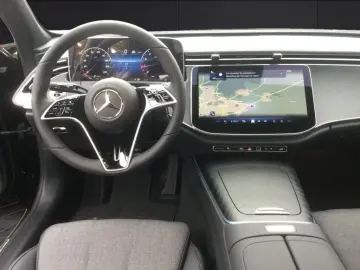 MERCEDES-BENZ E 200 4MATIC Avantgarde Edition Panoramadach