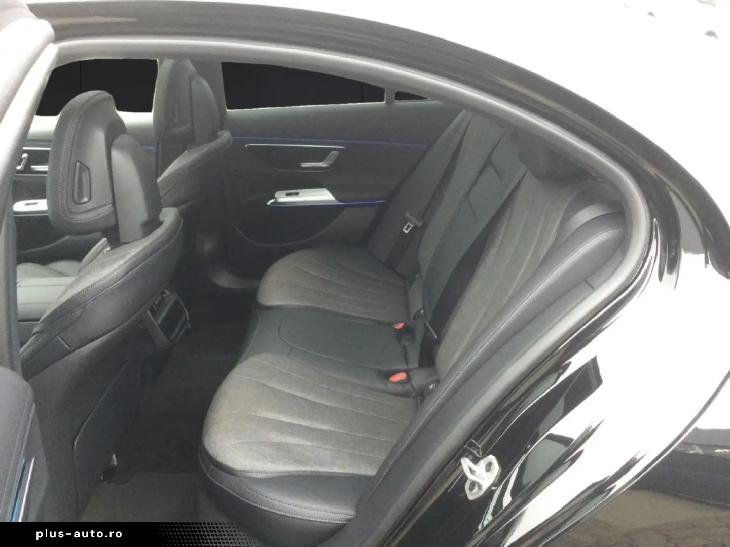 MERCEDES-BENZ E 200 4MATIC Avantgarde Edition Panoramadach