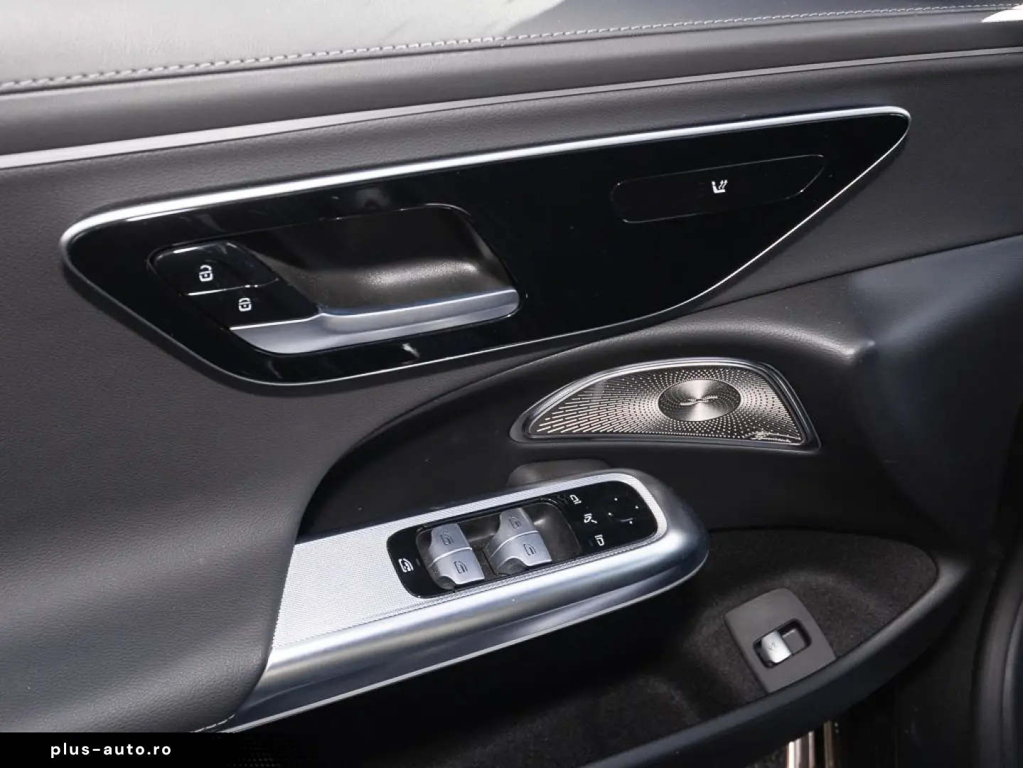 MERCEDES-BENZ E 300 de AMG Superscreen Hands-Free