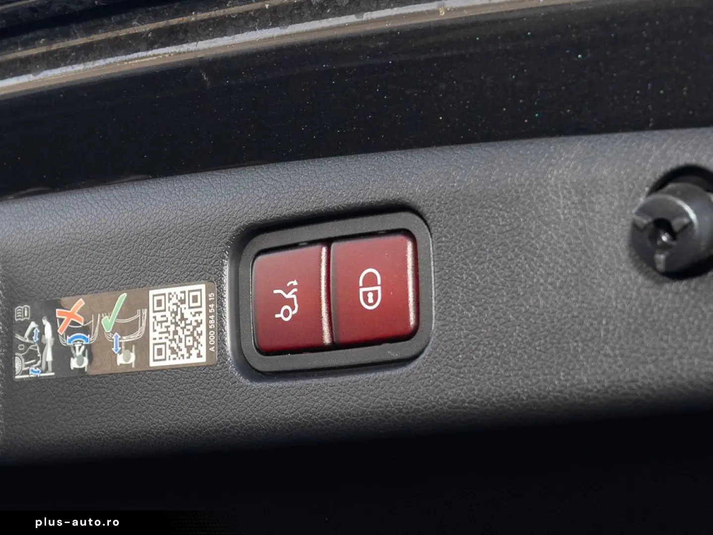MERCEDES-BENZ E 300 de AMG Superscreen Hands-Free