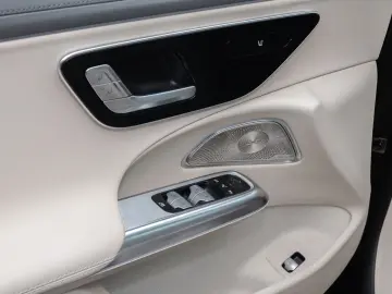 MERCEDES-BENZ E 200 Limousine Avantgarde Advanced Pano Distr