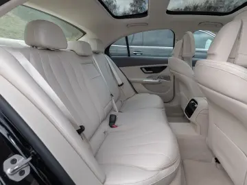 MERCEDES-BENZ E 200 Limousine Avantgarde Advanced Pano Distr