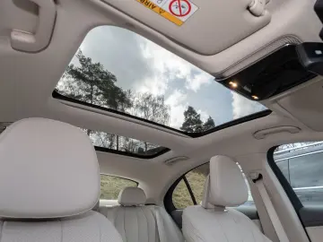MERCEDES-BENZ E 200 Limousine Avantgarde Advanced Pano Distr