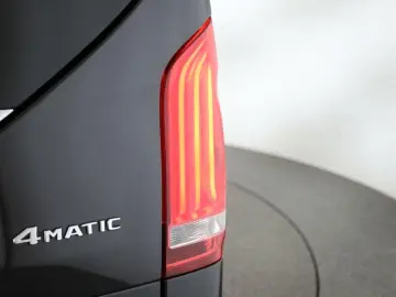 MERCEDES-BENZ V 300 d 4M lang Avantgarde AMG 8 Pan Nav ACC