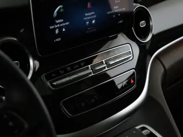 MERCEDES-BENZ V 300 d 4M lang Avantgarde AMG 8 Pan Nav ACC