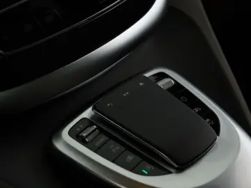 MERCEDES-BENZ V 300 d 4M lang Avantgarde AMG 8 Pan Nav ACC