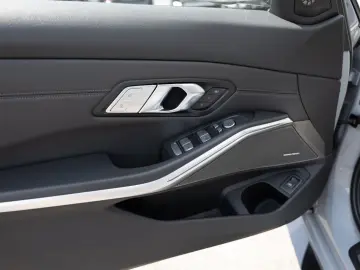 BMW M3 Competition M xDrive LASER LED NAVI H K LEDER