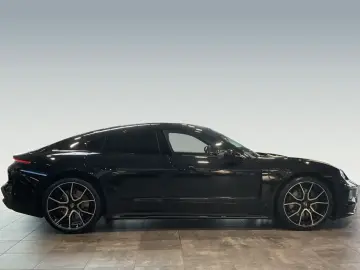 Porsche Taycan 4 Black Edition Surround-View LED