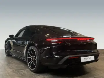 Porsche Taycan 4 Black Edition Surround-View LED