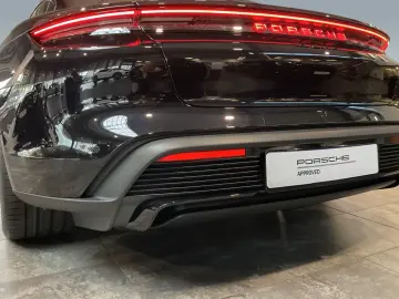 Porsche Taycan 4 Black Edition Surround-View LED
