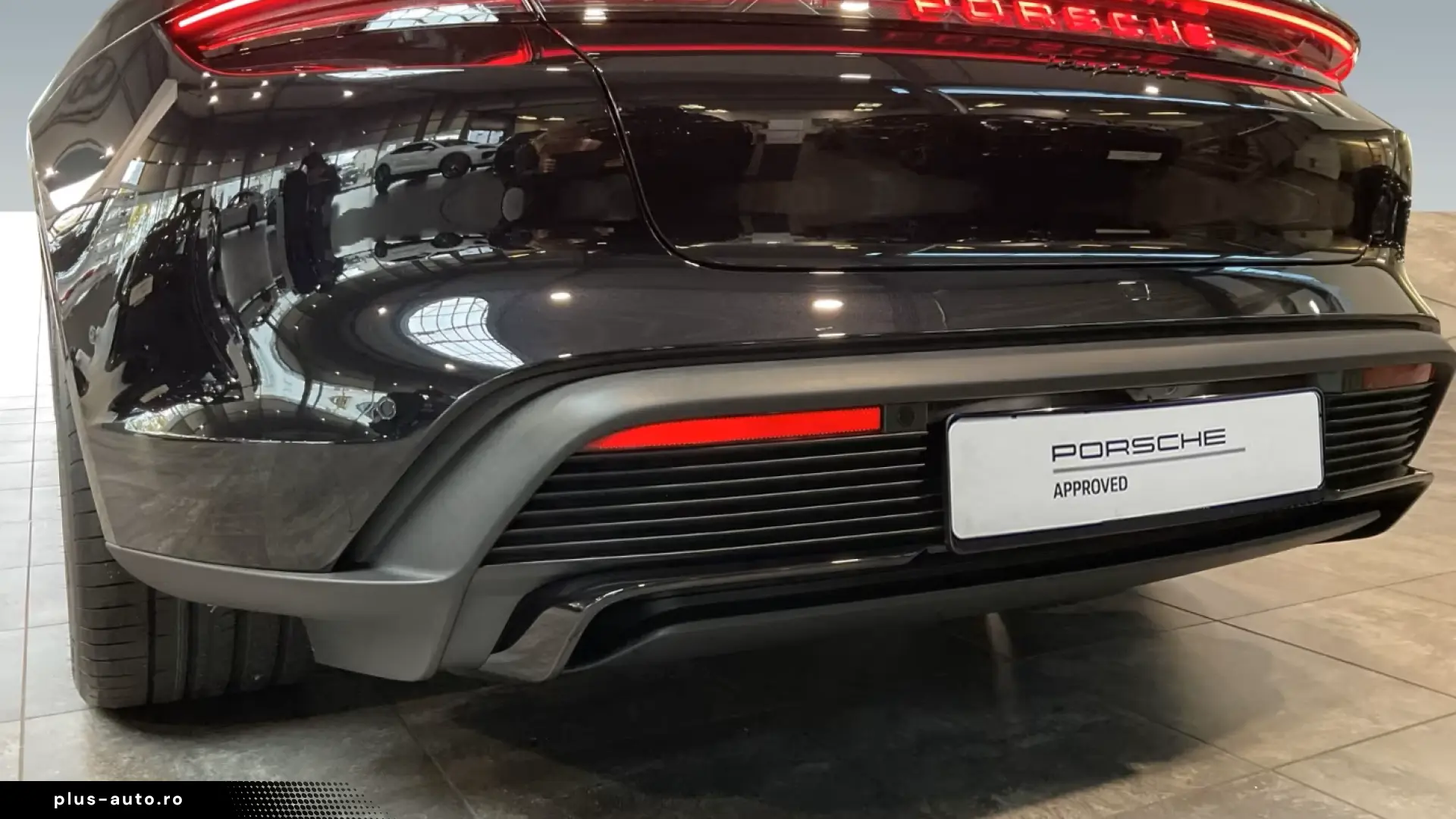 Porsche Taycan 4 Black Edition Surround-View LED