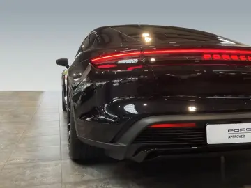 Porsche Taycan 4 Black Edition Surround-View LED