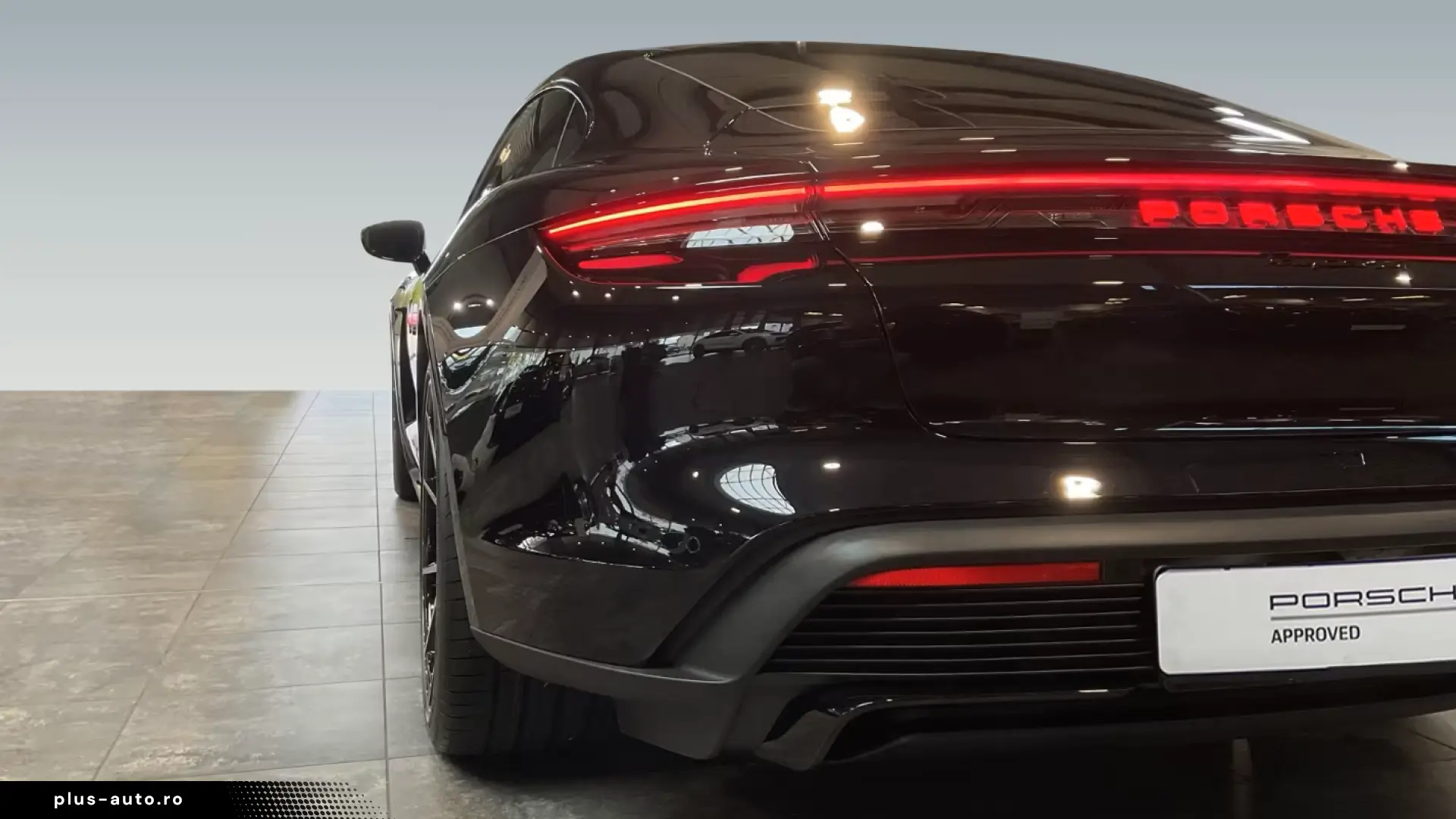 Porsche Taycan 4 Black Edition Surround-View LED