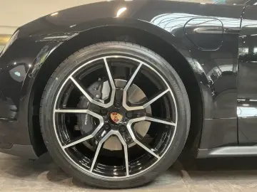 Porsche Taycan 4 Black Edition Surround-View LED