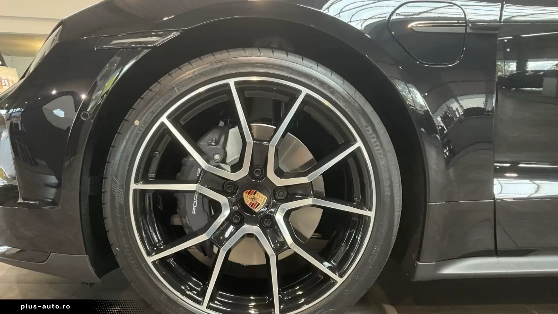 Porsche Taycan 4 Black Edition Surround-View LED