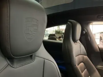 Porsche Taycan 4 Black Edition Surround-View LED