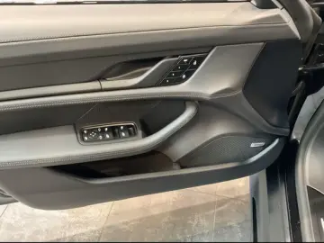 Porsche Taycan 4 Black Edition Surround-View LED