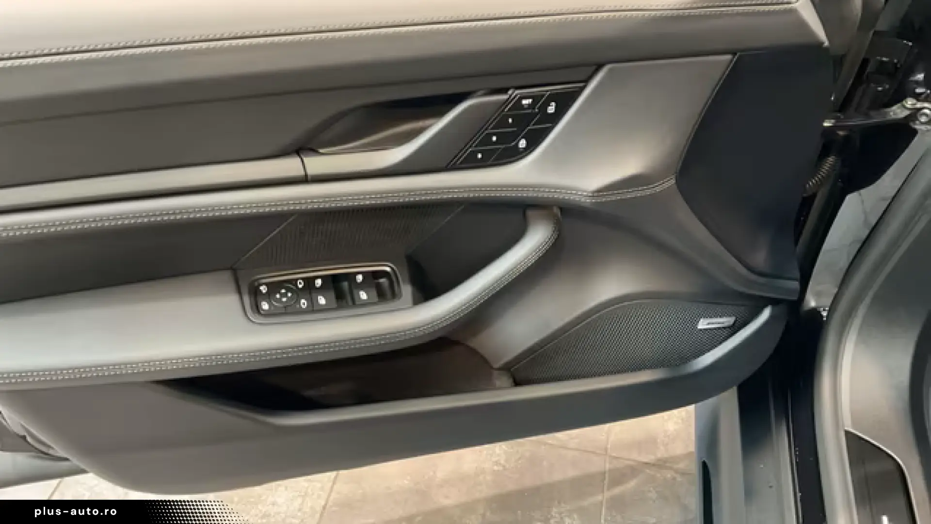 Porsche Taycan 4 Black Edition Surround-View LED