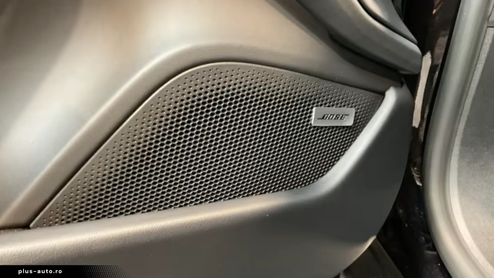 Porsche Taycan 4 Black Edition Surround-View LED