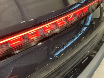 Porsche Taycan 4 Black Edition Surround-View LED