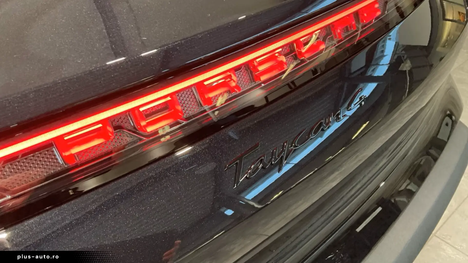 Porsche Taycan 4 Black Edition Surround-View LED