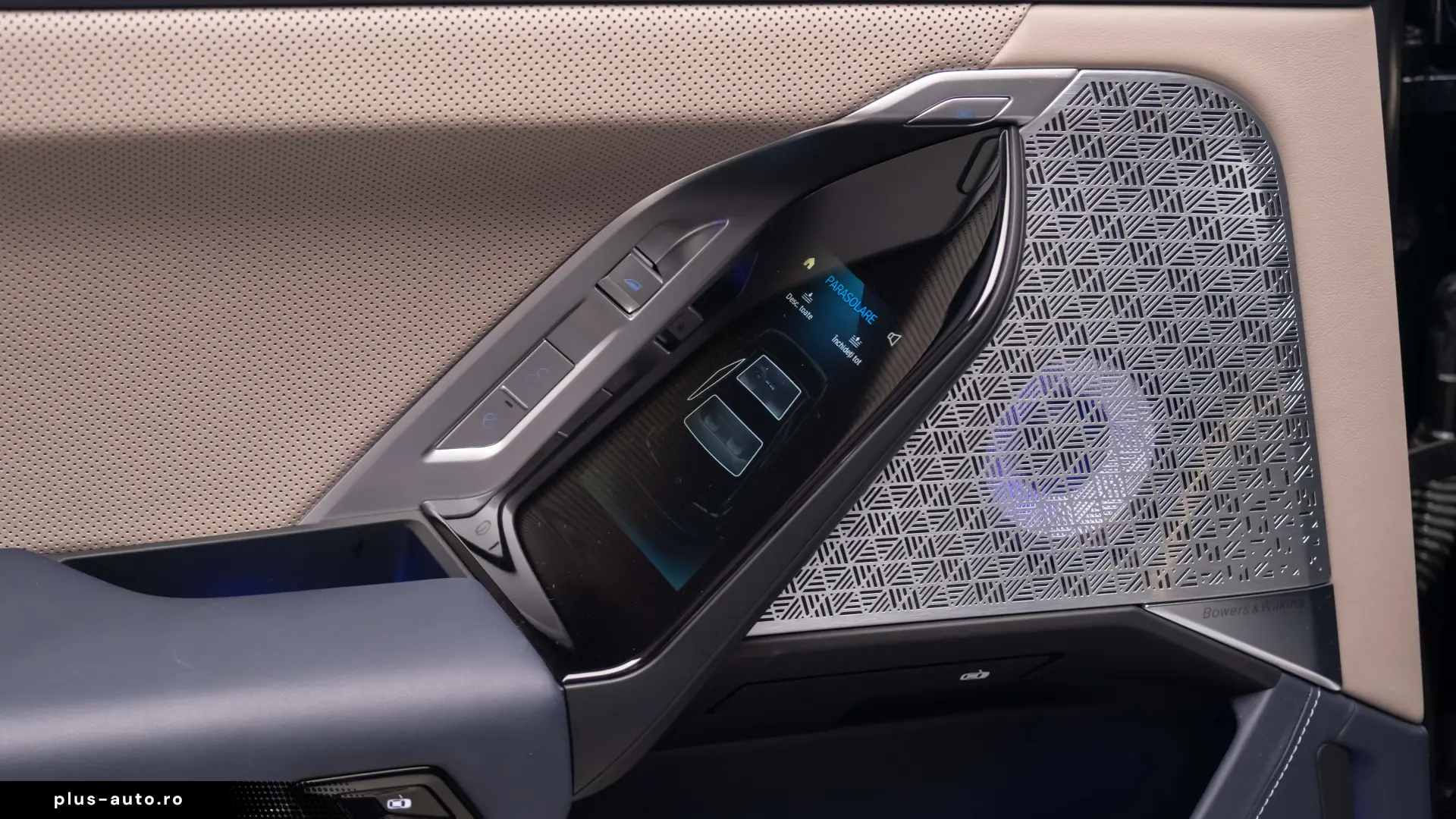 BMW M760e  HUD Pano Theatre  360 Stoc!!!