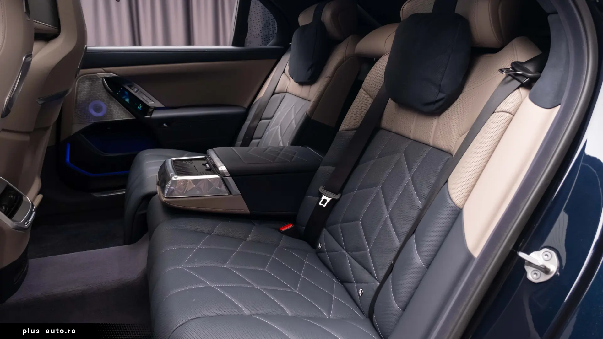 BMW M760e  HUD Pano Theatre  360 Stoc!!!