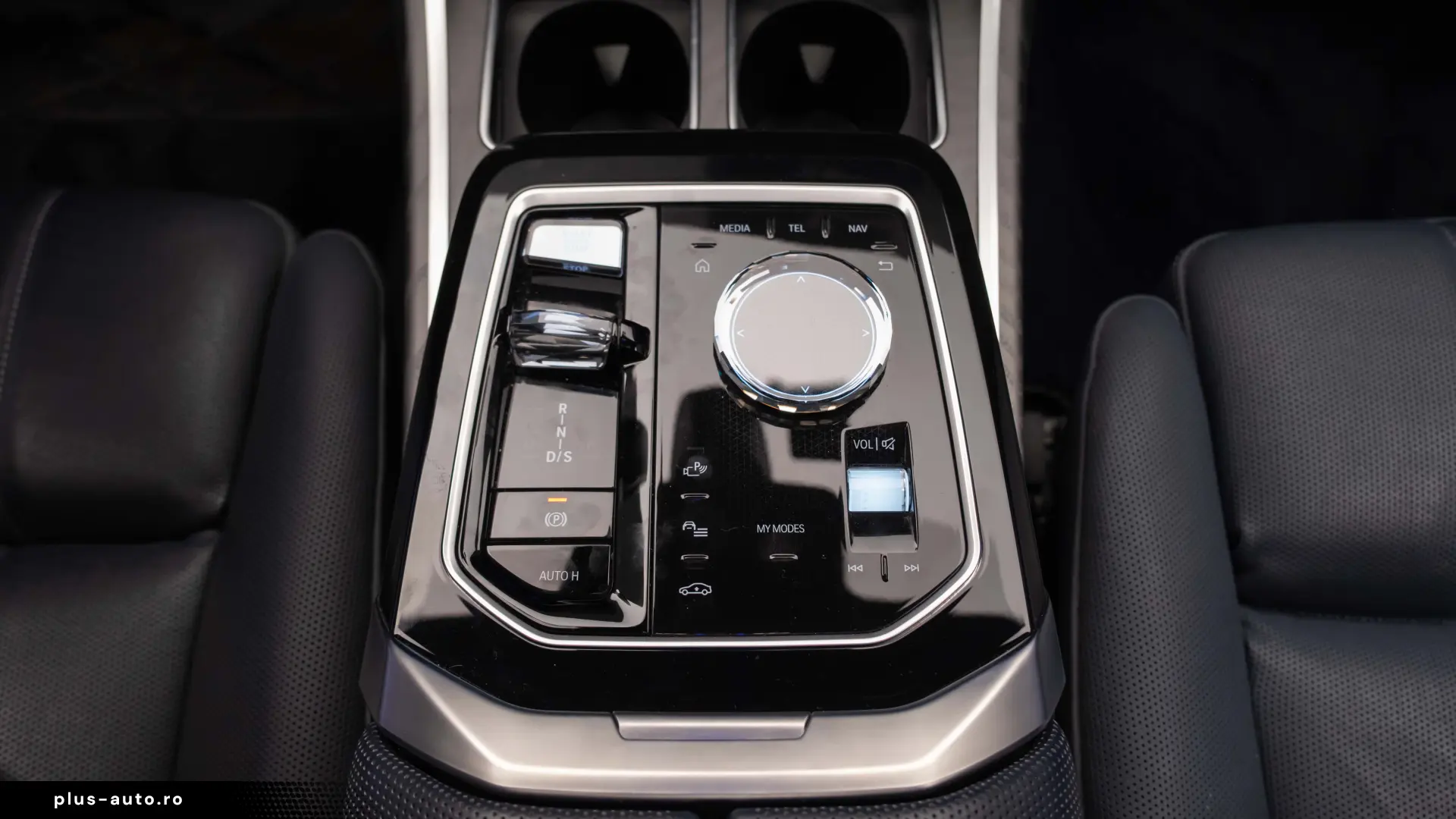 BMW M760e  HUD Pano Theatre  360 Stoc!!!