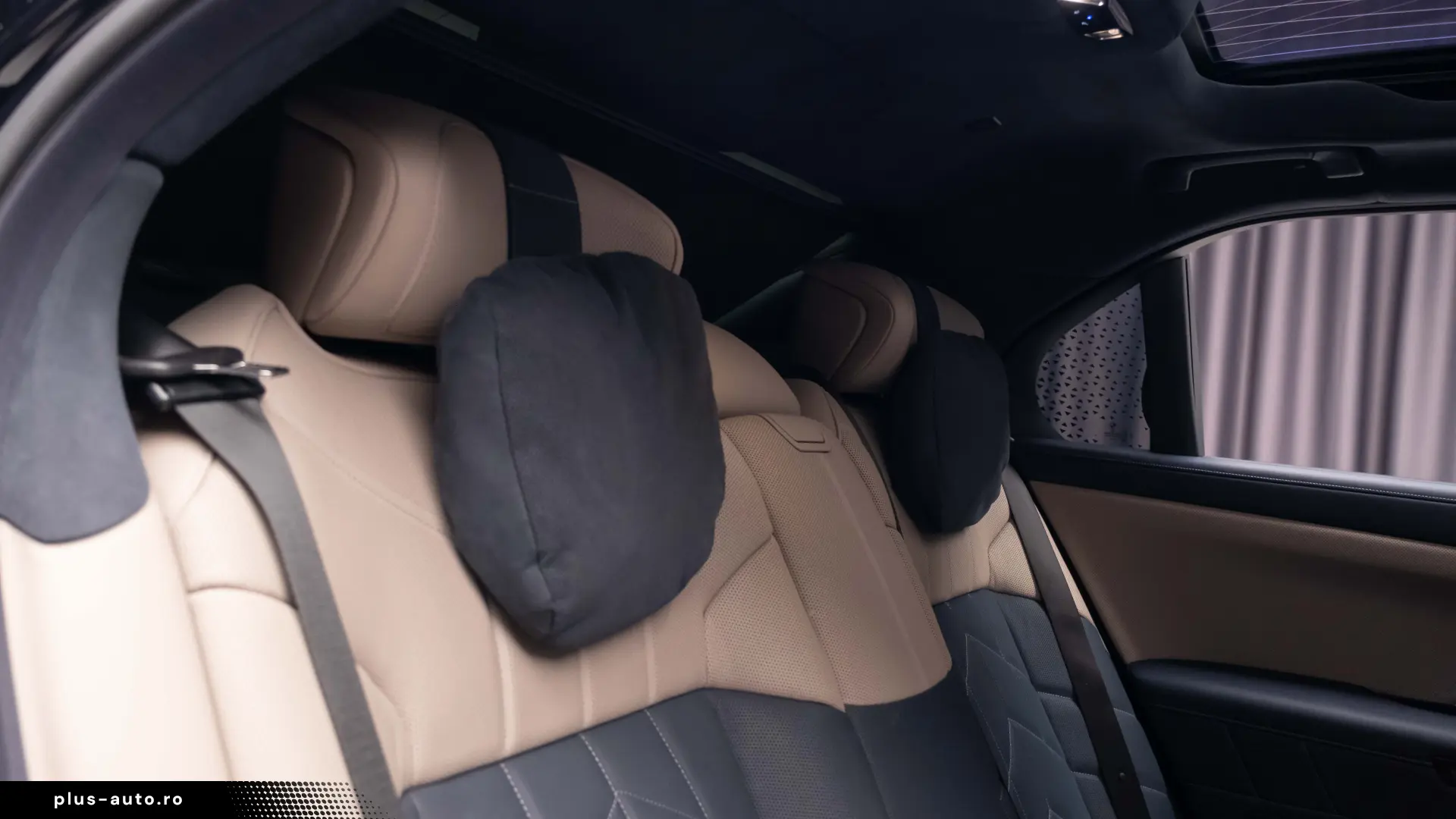 BMW M760e  HUD Pano Theatre  360 Stoc!!!