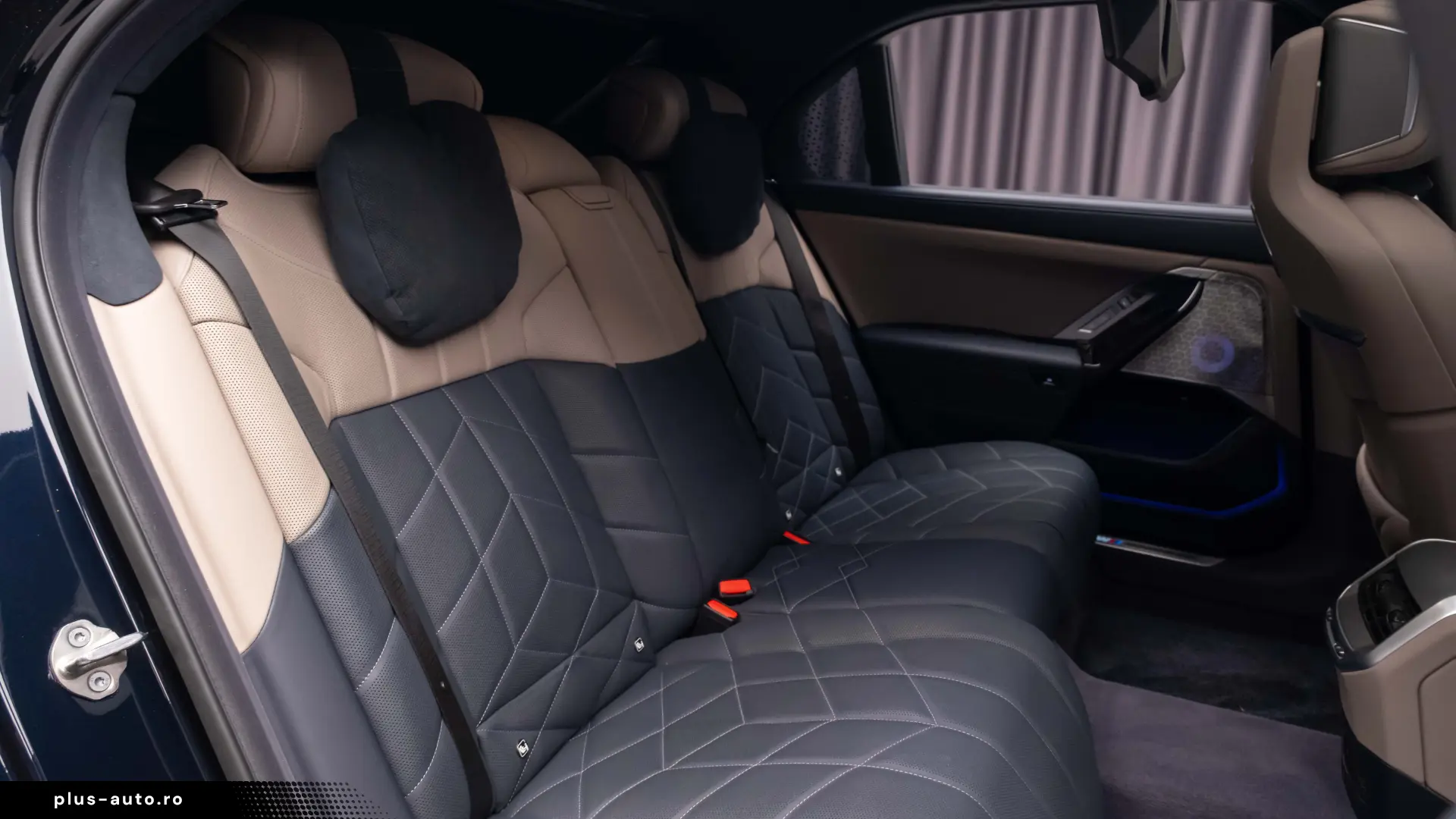 BMW M760e  HUD Pano Theatre  360 Stoc!!!