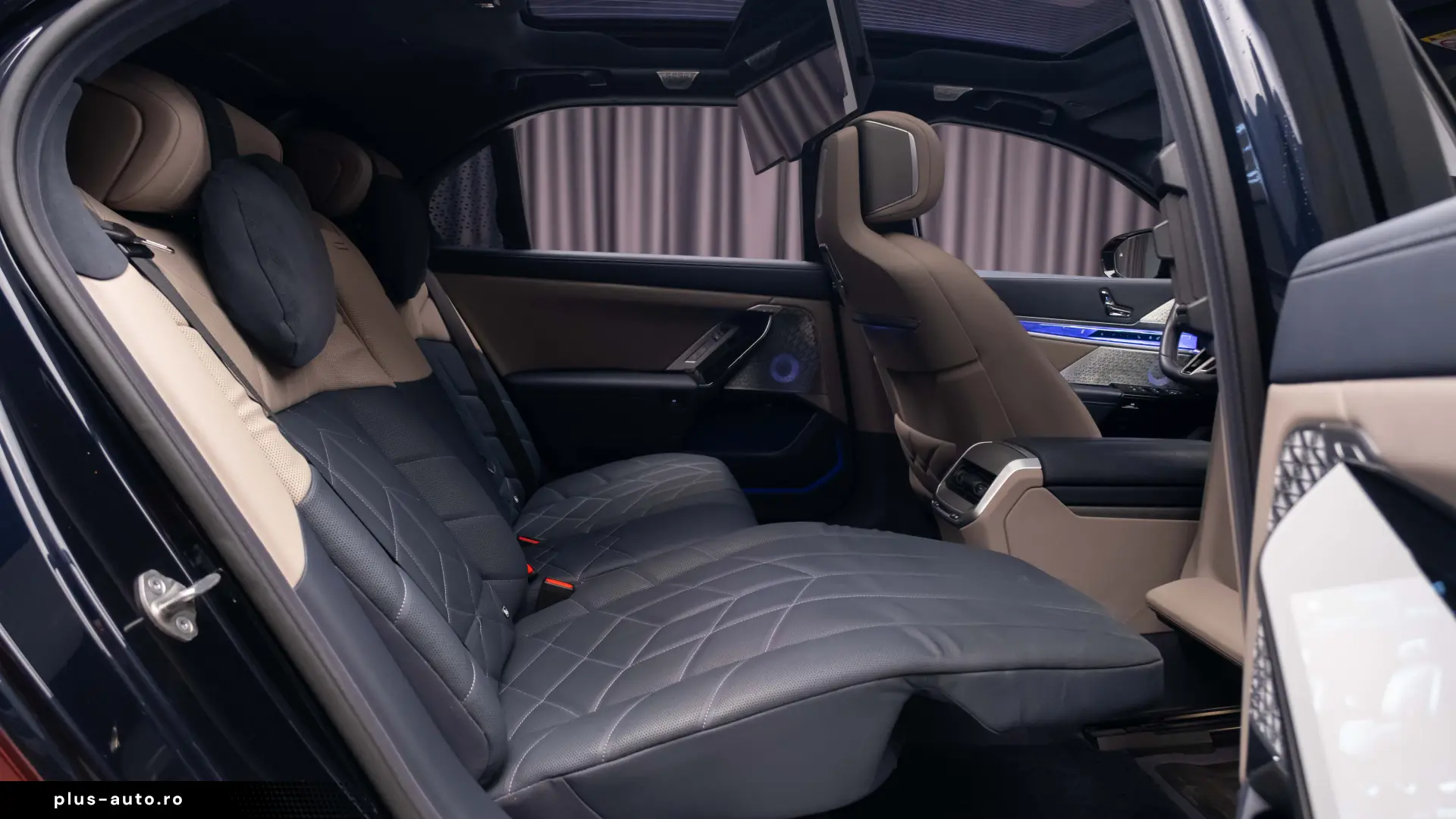 BMW M760e  HUD Pano Theatre  360 Stoc!!!