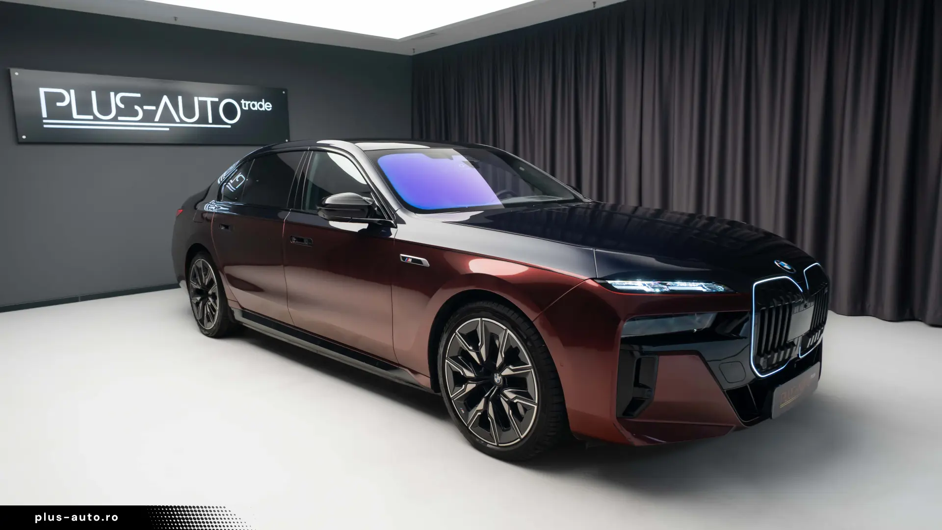 BMW M760e  HUD Pano Theatre  360 Stoc!!!