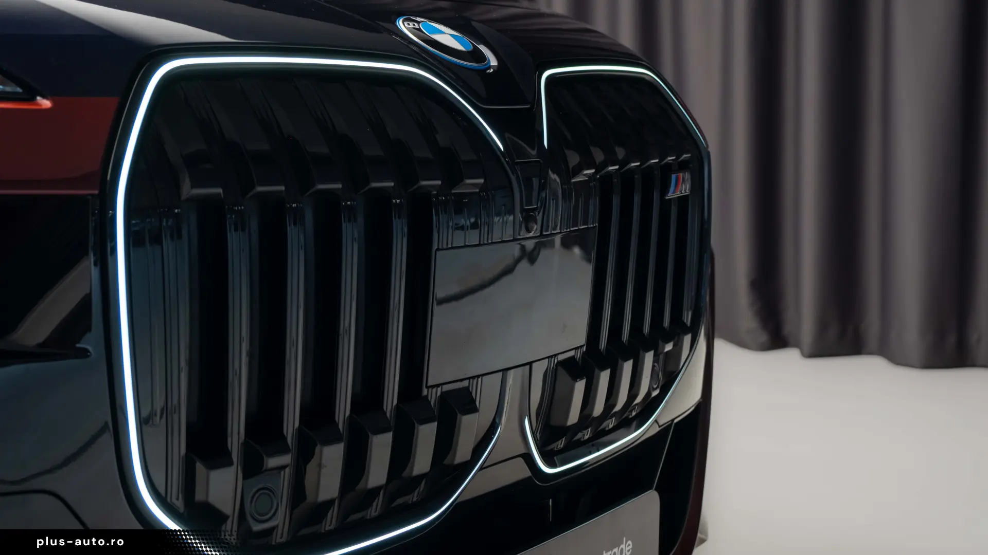 BMW M760e  HUD Pano Theatre  360 Stoc!!!