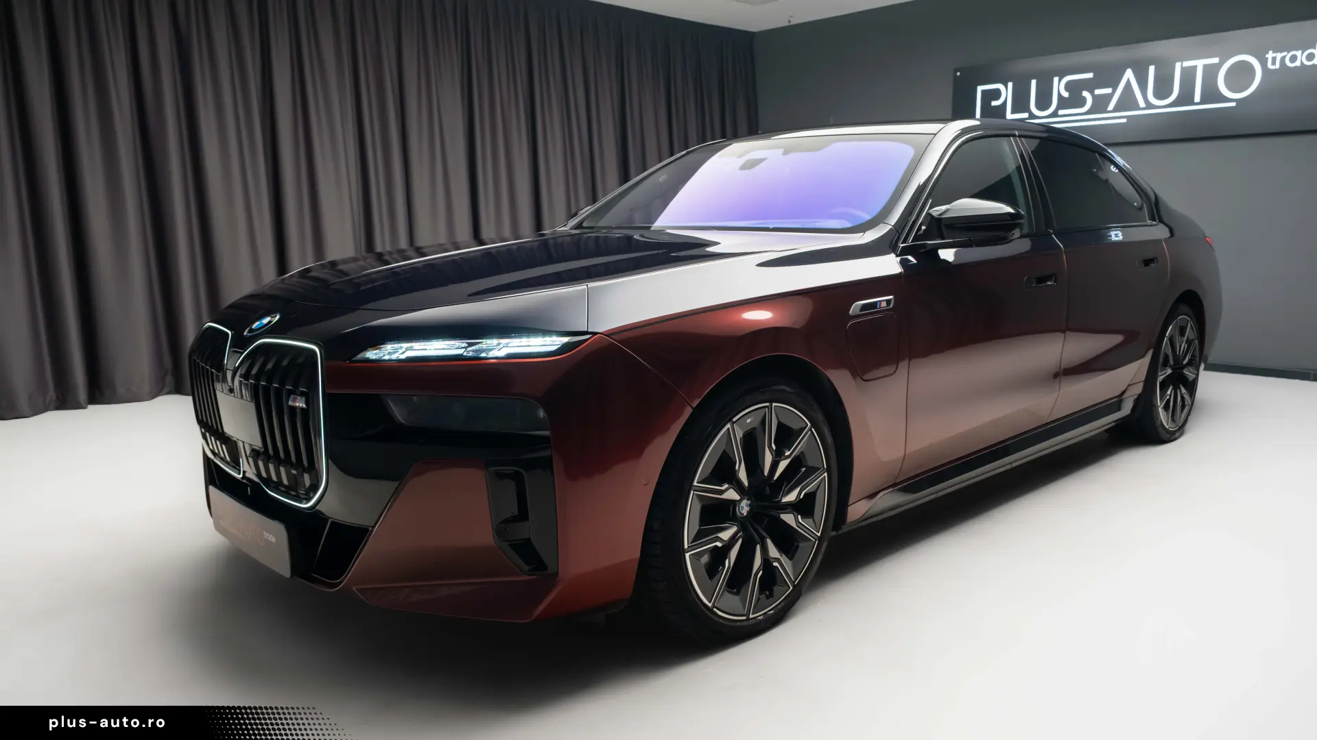 BMW M760e  HUD Pano Theatre  360 Stoc!!!