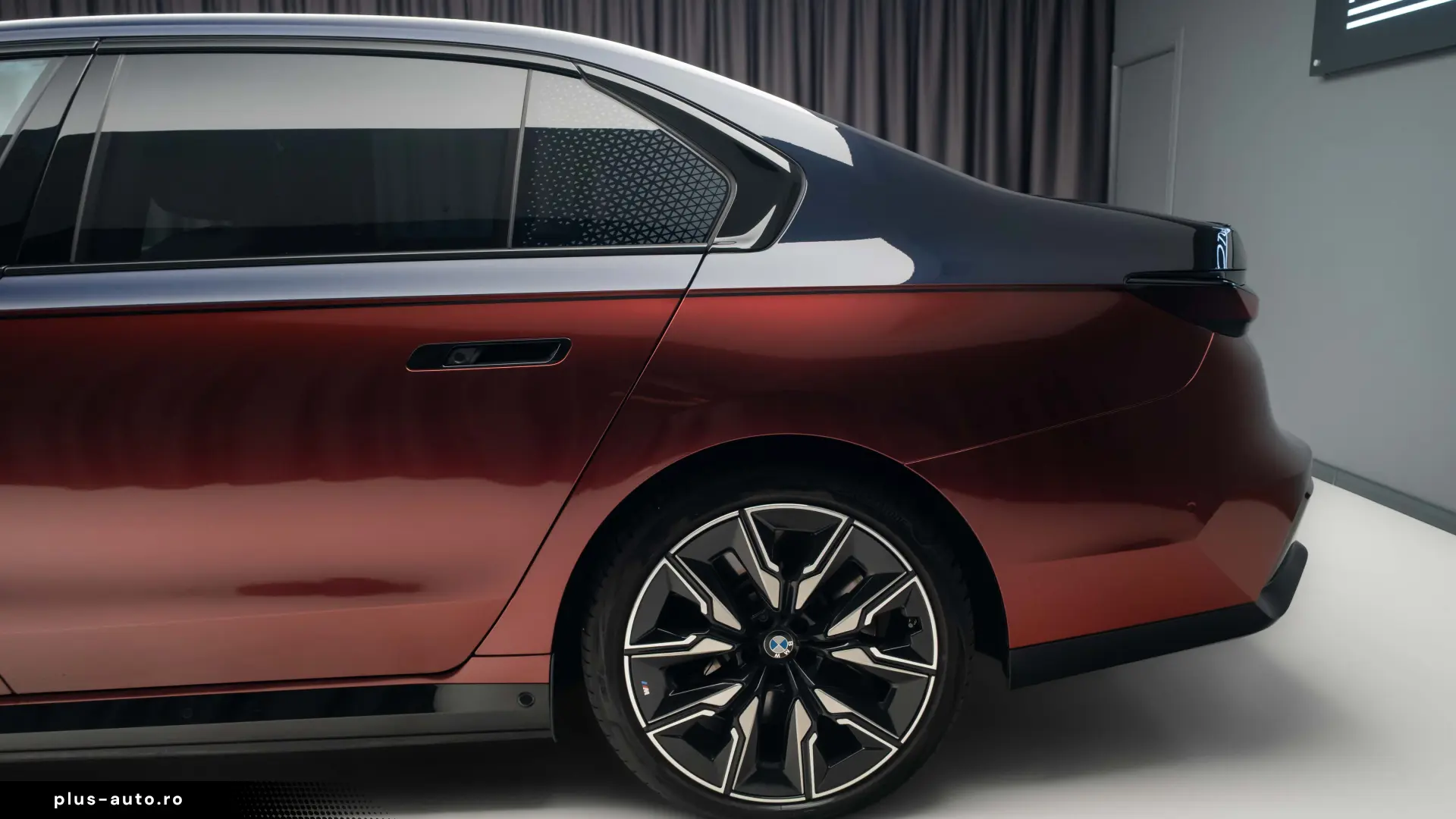 BMW M760e  HUD Pano Theatre  360 Stoc!!!